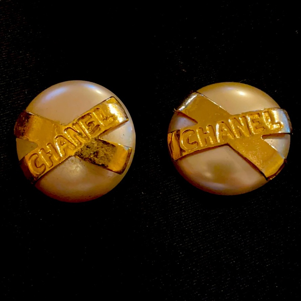 Vintage Chanel clip earrings